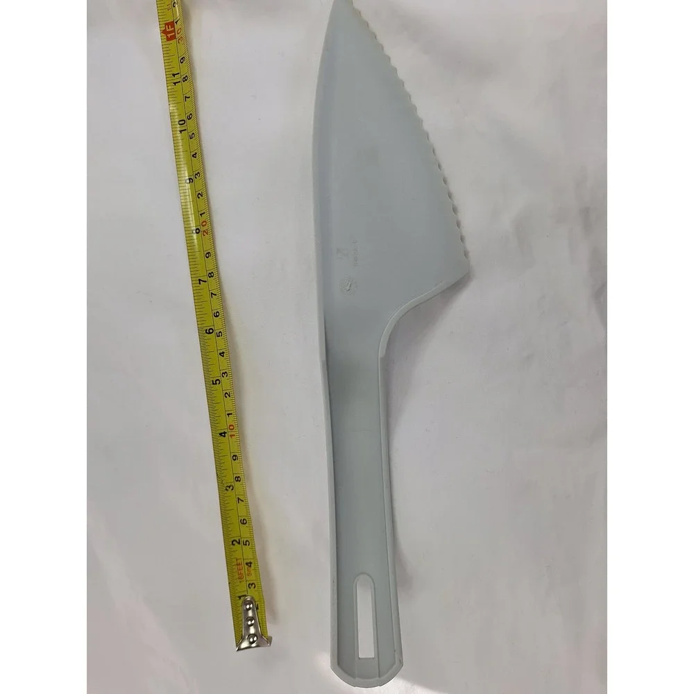 Tupperware Plastic Cake Pastry Server Serrated Slicer Gray 11.75 Inch 5189A-4